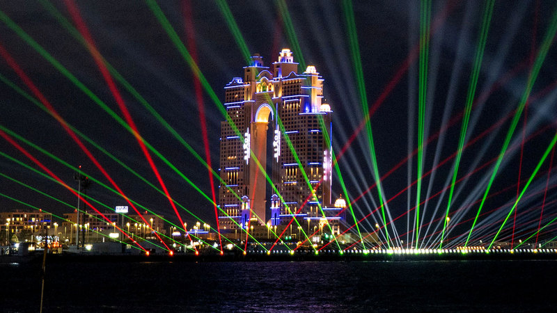 معايدة إماراتية بحروف من نور وفرح