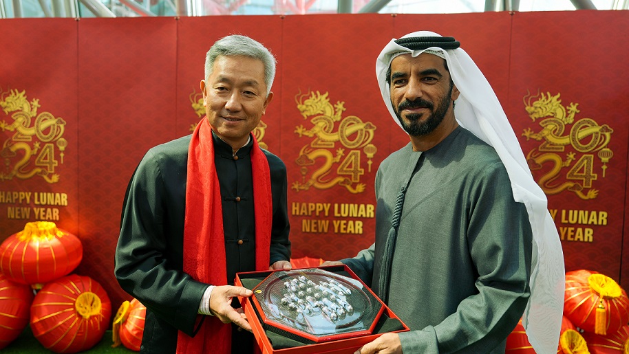 السفير الصيني يشارك في احتفالات السنة الصينية الجديدة في عالم فيراري جزيرة ياس أبوظبي