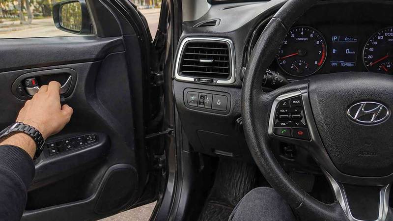 تغريم شاب قاد سيارة دون رخصة وبغير إذن مالكها