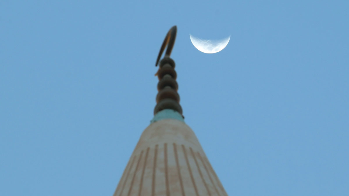 «الفلك الدولي» يحذر من الخلط بين القمر والهلال يوم الثلاثاء.. أكد استحالة رؤية هلال رمضان