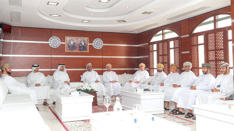 «غرف دبي» تبحث تعزيز مرونة التجارة مع سلطنة عُمان