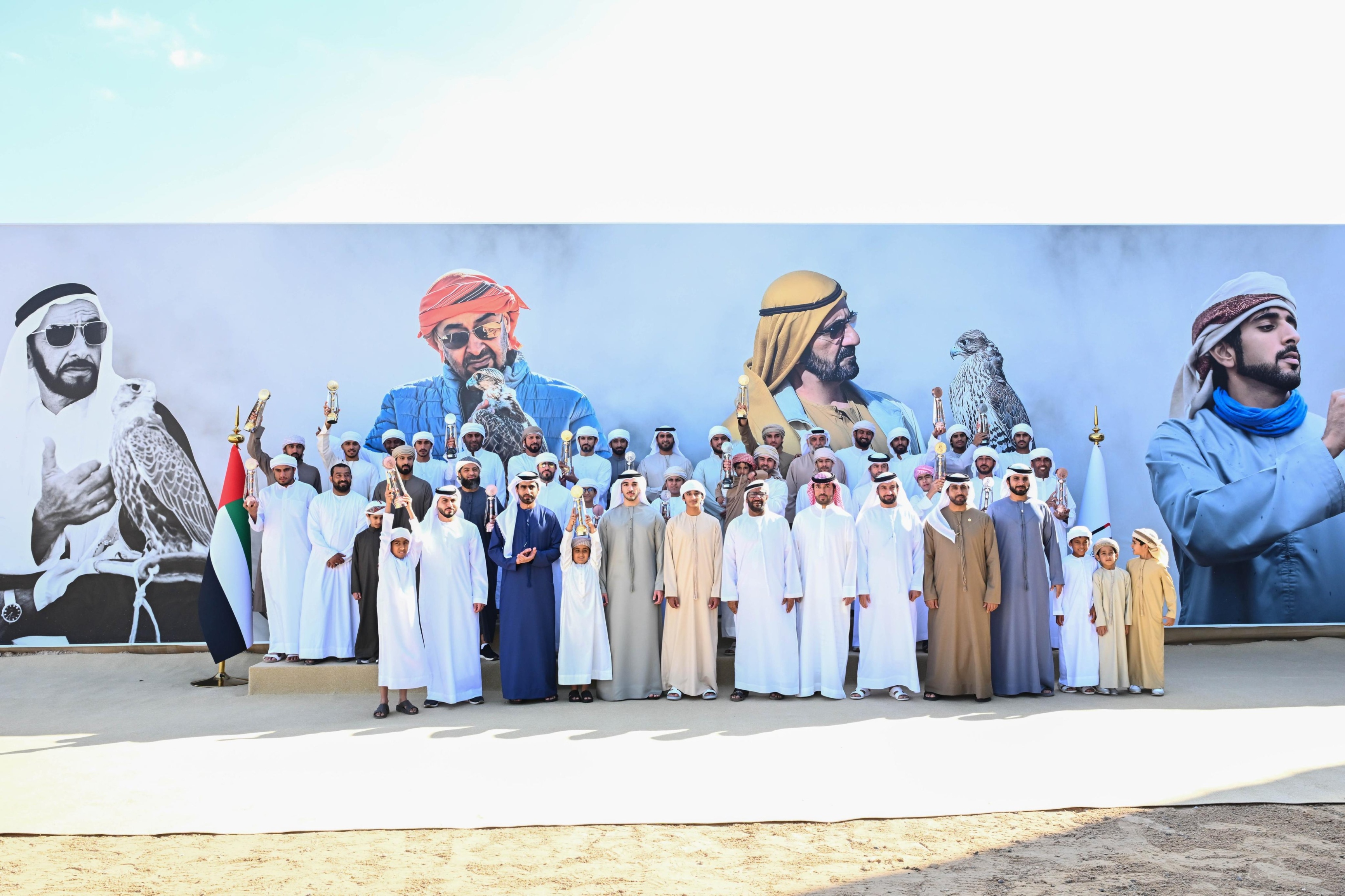 محمد بن راشد بن محمد بن راشد يشهد ختام منافسات النسخة الثانية من كأس فزّاع لسباقات الصقور بالتلواح